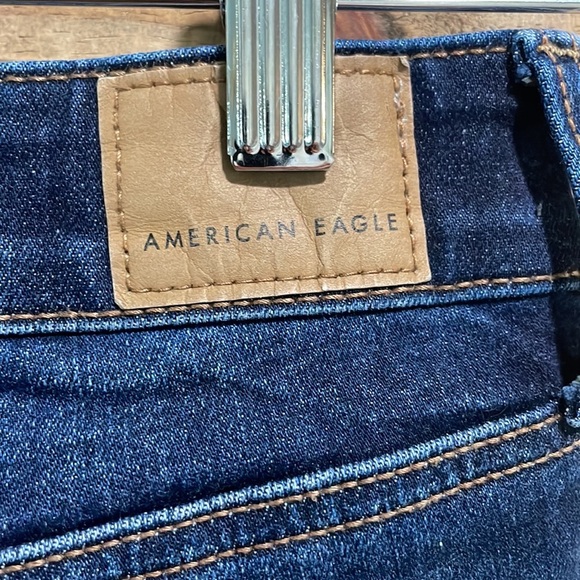 American Eagle Women’s Shorts Stretch Distressed Blue. A - Picture 4 of 9